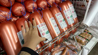 Купила вареную колбасу и сосиски по акции: проверила что внутри и ужаснулась – ищите эти три слова в составе