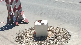 Ремонт люка: не осилили с двух попыток и оставили как есть