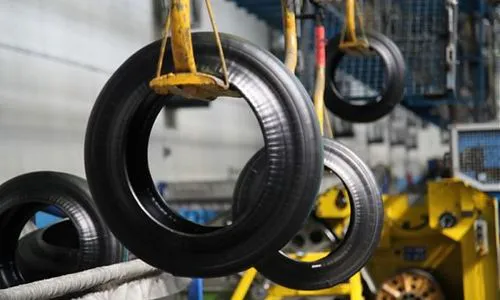 На нижнекамском заводе опрокинулся погрузчик