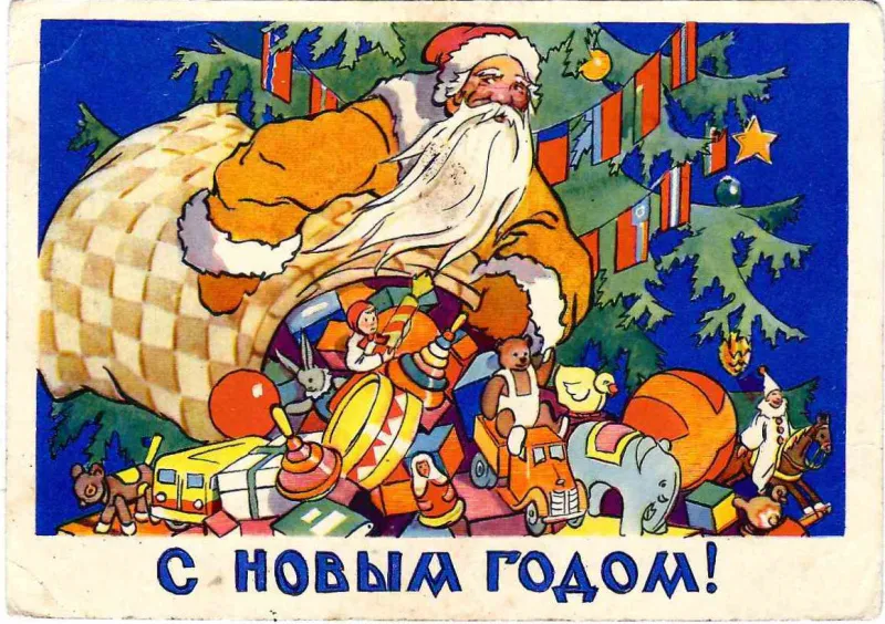 Челябинец собрал коллекцию советских открыток с необычным Дедом Морозом