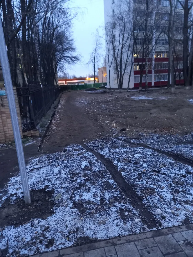 «Когда сделают дорогу около дома Строителей, 10?»
