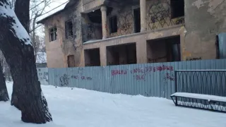 В Челябинской области прокуратура оградила дом от угроз заброшенного здания