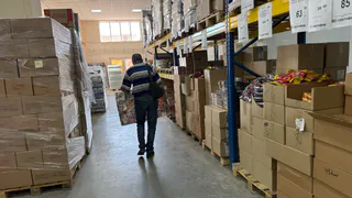 «Светофор» поразил: гранаты с червями, заветренная рыба, мясо на полу — и всё же есть продукты, которые беру