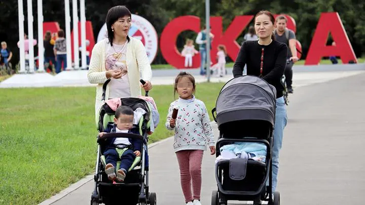 Деньги на поддержку семей уходят «новым» гражданам