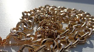 Жительница Магнитогорска хотела устроится в ювелирный магазин и вынесла из него товаров на 120 тысяч