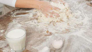 Не сода и не разрыхлитель: что нужно добавить в тесто, чтобы пирожки были пышными: об этом знают лишь немногие