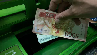 В 1984 мама положила 500 рублей на сберкнижку для моего 18-летия: пришла в Сбербанк в 2025 и окаменела от суммы