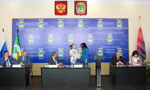 В Администрации Коврова наградили школьницу за помощь во время пожара