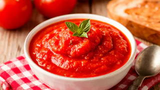 Первую порцию делаю, чтобы наесться, а затем приступаю к заготовкам – в ином случае до зимы баночки не доживают