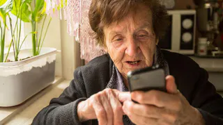 Советы, как защитить пожилых родственников от мошенников