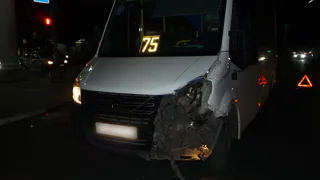 На перекрёстке на улице Ленина водитель маршрутки сбил мотоциклиста