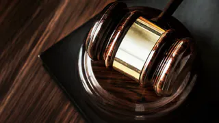 В Александрове судебного пристава будут судить за взятку и служебный подлог