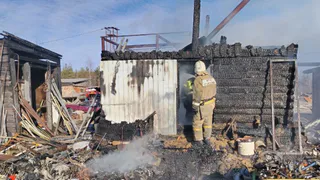 Две хозпостройки сгорели в Коми из-за неосторожности людей и неисправной электрики