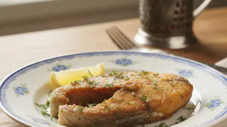 Смазываю минтай горчицей и запекаю в духовке: рецепт сочной, вкусной рыбы на ужин