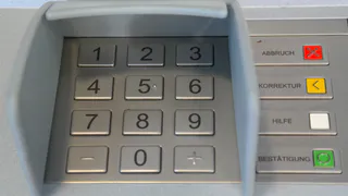 Не нажимайте эту кнопку на банкомате – опасная ловушка для тех, кто снимает деньги с карт