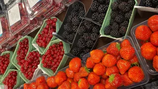 Эта ягода — самая вредная: а мы едим ее покупаем как деликатес, еще и детей заставляем есть