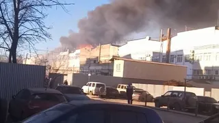 На Южном промузле загорелся цех по розливу жидкости для розжига