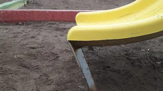 Нижнекамцы пожаловались на опасную детскую площадку