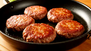 Не хлебный мякиш и не сало: вот что добавляю в фарш для сочности и вкуса - котлеты получаются как облачко