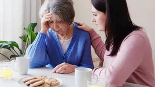 На начало болезни Альцгеймера могут указывать странности в поведении