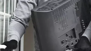 Арендодатель в Сыктывкаре лишилась квартиранта, платы и техники