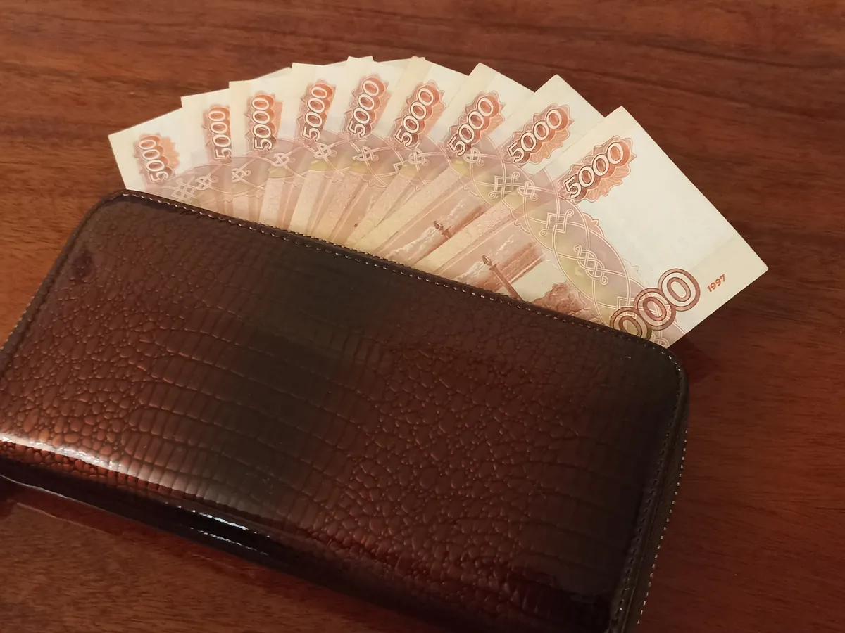 Снимите с карты и храните дома: финансист назвал сумму, которая всегда должна быть наличными 