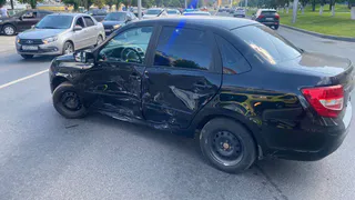 В Чебоксарах водитель Lada допустил аварию с мотоциклистом