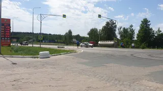 Под Брянском грузовик вылетел в кювет.