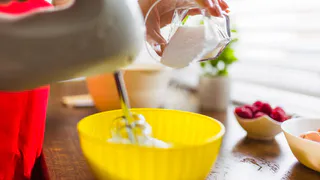 Настоящий билет в детство: немного орехов и банка сгущенки — легендарные десерт из СССР готов