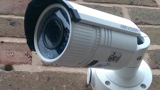 Камера вашему дому: как защитить подъезд от вандалов?