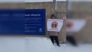 Жена участника СВО вышла на одиночный пикет против застройки в Рязани