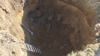 Жителя Карабаново завалило грунтом в яме для колодца