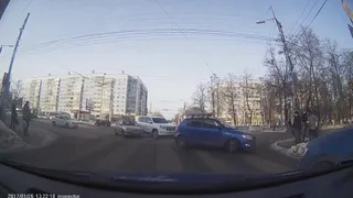 ДТП на Есенина - иномарка вылетела в толпу пешеходов