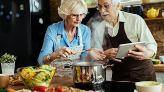 Диетолог: ранние ужины не помогут похудеть