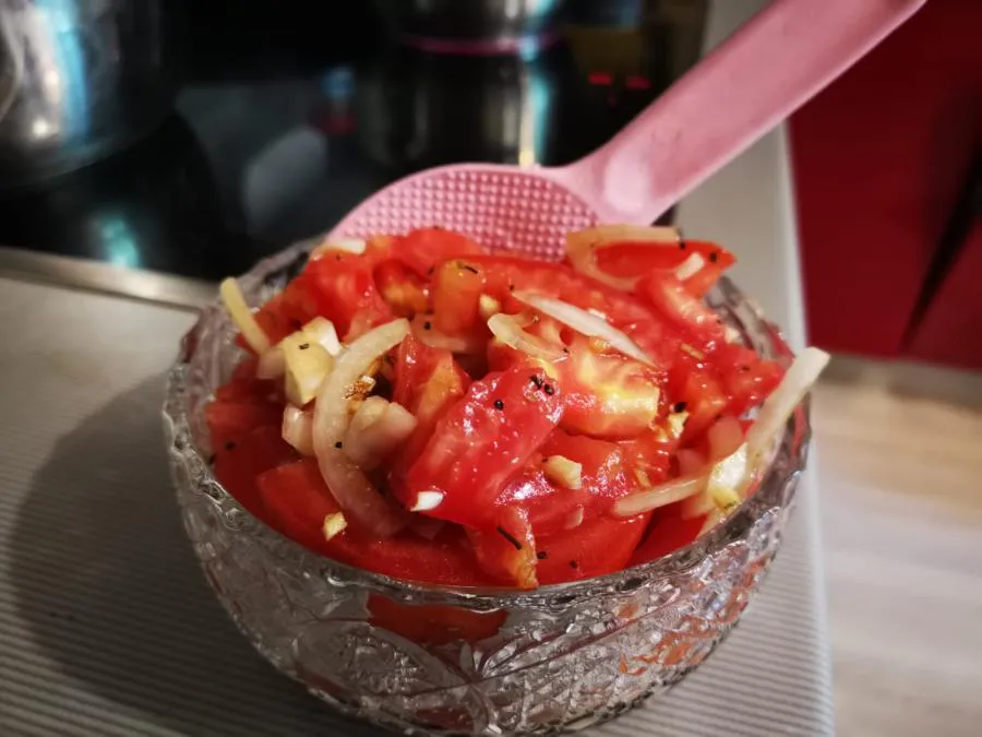 Раскрываем секрет вкусной закуски из томатов