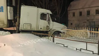 ГИБДД Рязанской области проводит проверку после ДТП с фурой, протаранившей ограду церкви