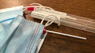 Генетик: антитела к старым штаммам коронавируса не защищают от омикрона