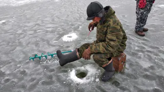 Рязанские рыбаки самые смелые - выходят на тонкий лед в плюсовую температуру