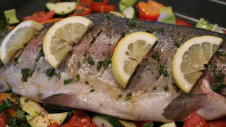 Эта рыба кишит паразитами: мы ее подаем на стол и постоянно даем детям. В ней нашли 10-метровых червей