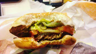 Посетитель московского KFC подбросил крысу в свой заказ, а рязанцы добиваются бесплатных порций