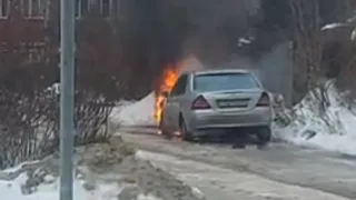 Никто не пострадал: на Мервинской загорелся “Мерседес”