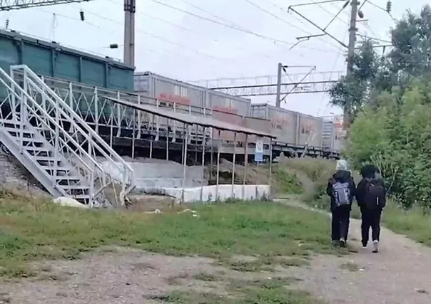 "Тоннель страха": жители Магнитогорска требуют ремонта опасного перехода