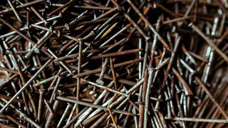 Ржавые гвозди в огороде: секрет для улучшения урожая