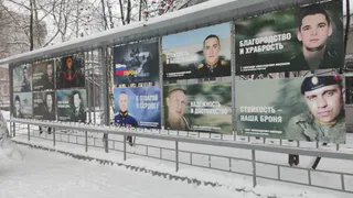 Возле Верховного суда Коми открылась экспозиция «Лица отваги»