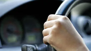 Нетрезвый житель Дятьково угнал иномарку уснувшей знакомой