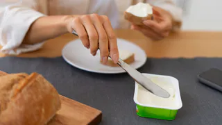 Можно смело покупать – там 100% сливки: названы хорошие марки сливочного масла