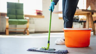 Полы засверкают на 2 недели: как помыть быстро и без разводов