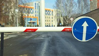 В Нижнекамске пациент на костылях не может добраться до больницы