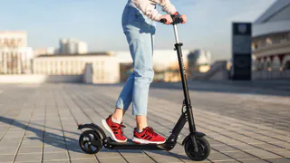 Наличие прав и возраст от 16 лет - приняты новые правила для электросамокатчиков.