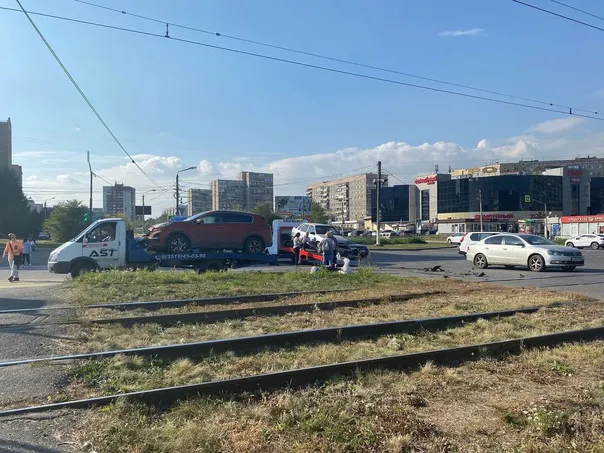Очередное ДТП произошло на оживленном перекрестке Магнитогорска: подробности аварии